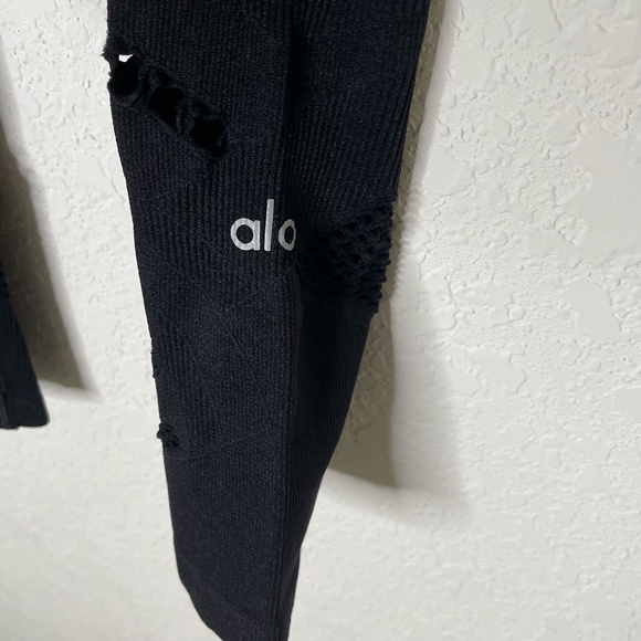 Alo High Waist Cropped Cut-out Leggings Black Size Small - Picture 3 of 5